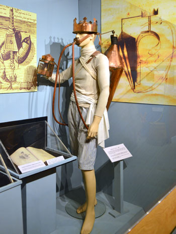 トリトンと呼ばれる圧縮空気を使った潜水器