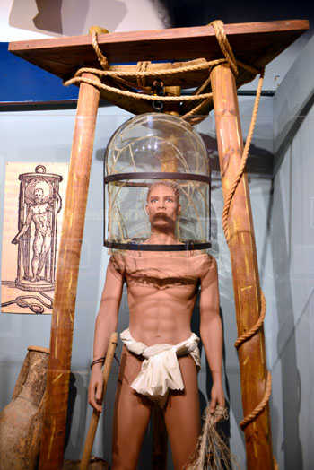 初期のダイビング器材・ジョンディーンが釣り鐘型潜水器